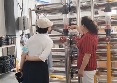 山東客戶來(lái)廠參觀廠區(qū)